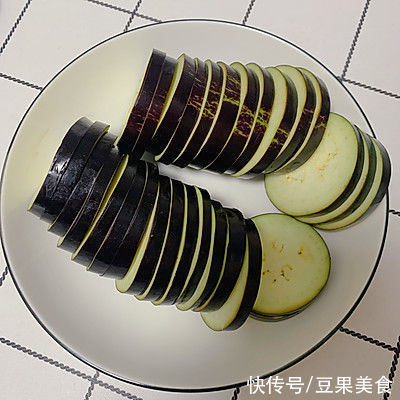 #我心中的冬日限定#宴客菜 年夜饭必备 炸茄盒 鱼香茄盒