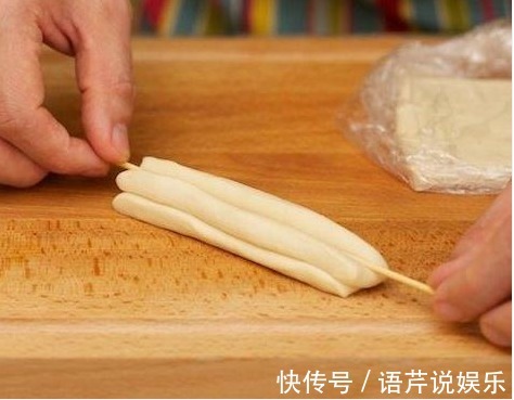 自制小油条,不用一滴水,蓬松酥脆,得知做法我天天做,太香了!