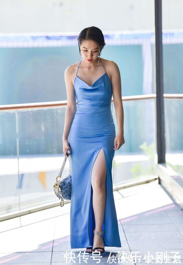 淡蓝色 蓝色长裙气质典雅,搭配精致的迷人短发,凸显出独有的女神气场