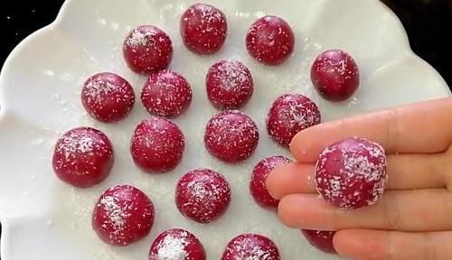 龙果面团|火龙果别再直接吃,学会此做法,软糯香甜,孩子一顿2个不够