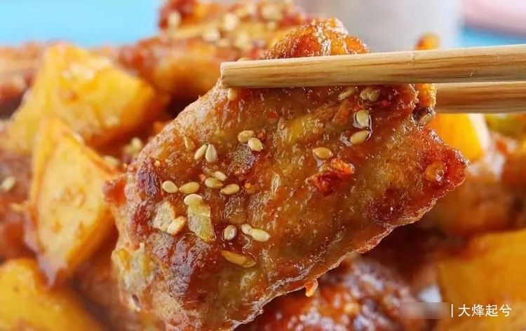 饭店的干锅排骨为啥那么好吃，大厨教你技巧，简单又实用