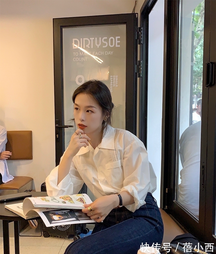 白衬衫|穿“白衬衫”的女人有多精致?搭配这3种下装,土味、俗气全甩掉