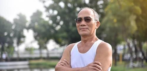 好习惯|70岁老人,甘油三酯从8.3降到1.7,只因他坚持3个好习惯