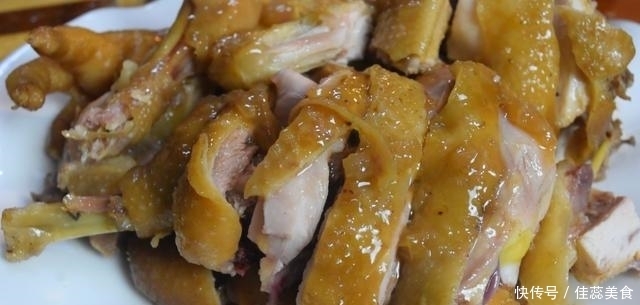 电饭煲洋葱焖鸡最好吃的做法,简单美味又下饭,看看你喜欢吃不?