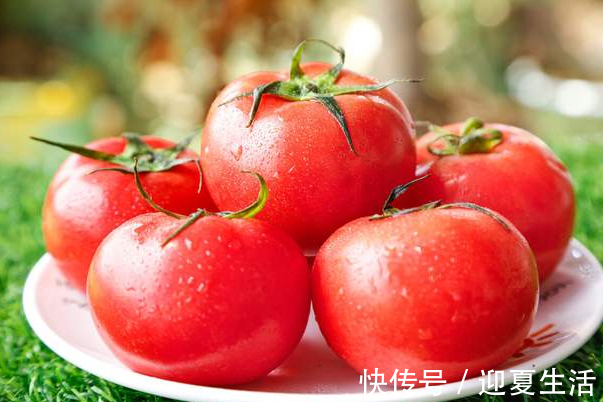 塑料袋|夏天保存西红柿,不需要放冰箱,菜农教你土方法,保存7天也鲜甜