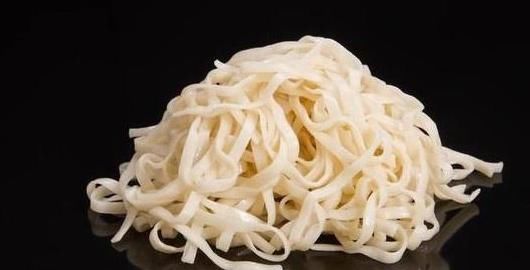 胃部有疾长寿难，生活中尽量少吃6类食物，尤其前2个，养胃保健康