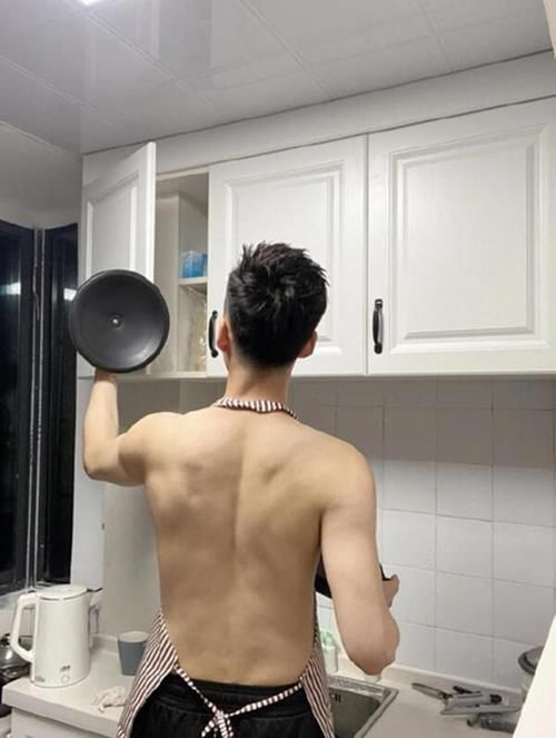 哥哥|这枚爱做饭的鲜肉空少有点帅