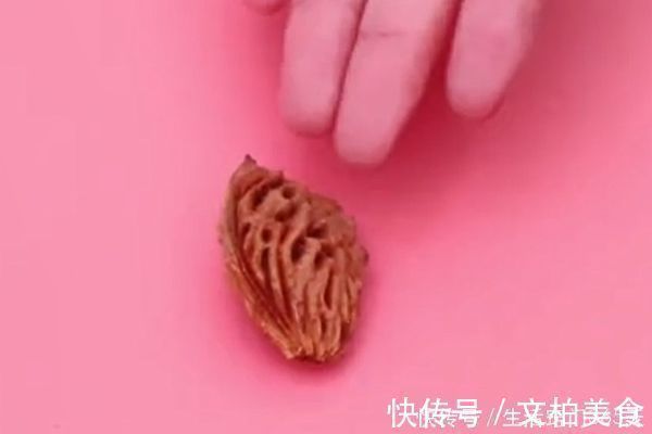 吃剩下的桃核,一个也别扔,废物利用太“值钱”了,你学会了吗?