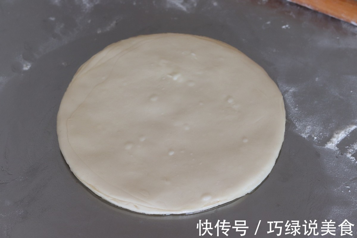 春饼的懒人做法,饼皮劲道薄如纸,卷什么都好吃