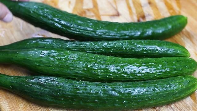 黄瓜新吃法，过年必备下酒小菜，又香又脆超简单，客人吃过都夸赞