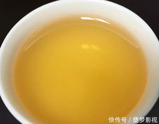 大赤甘|金骏眉属于“红茶中的贵族”, 它的颜色越金越好吗?