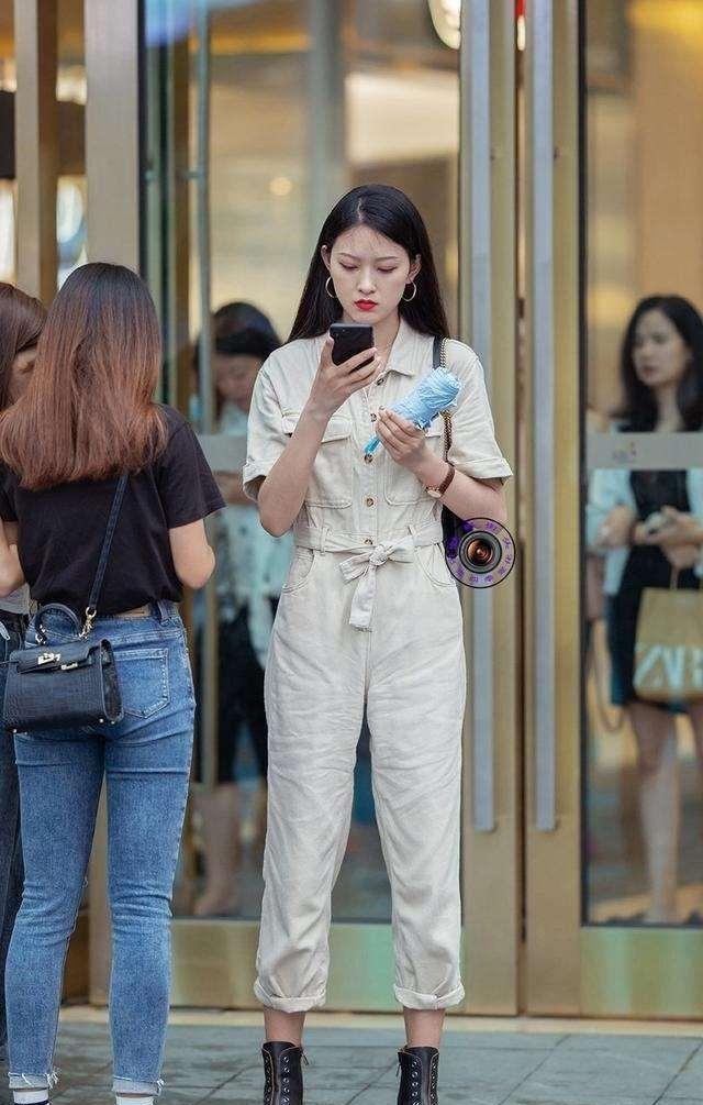 精致|贴身收腹的瑜伽裤，穿搭清秀精致，风采洋溢