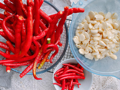 辣椒别再炒着吃了,试试这种新做法,香辣开胃,夏天凉拌烧烤必备