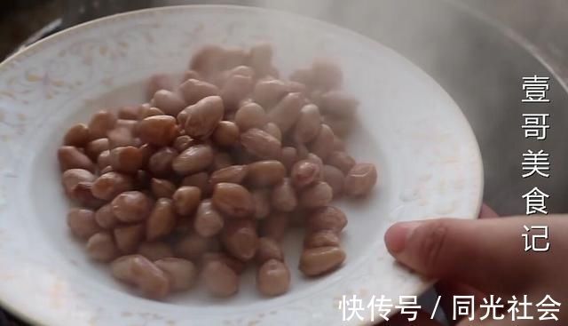 白萝卜怎么做最好吃，大厨教你，加1碗花生米，开胃下饭又解馋