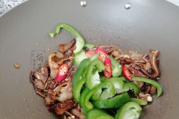 青椒籽|青椒和它是绝配,简单一炒就上桌,口感脆爽鲜嫩,好吃停不下筷子