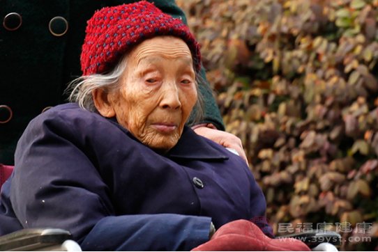 如何抑制老人斑的生长