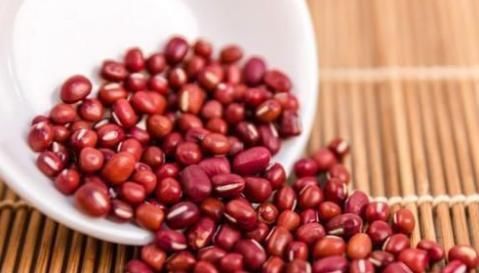 香蕉|纯天然的子宫“清道夫”，经期多吃4物，活血化瘀，子宫更干净！