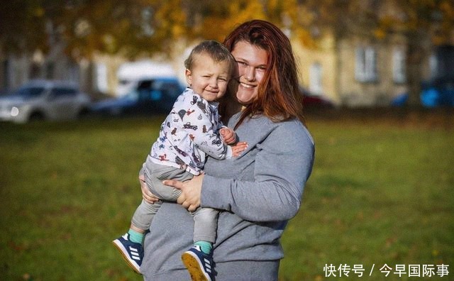 怀孕|英国女孩得知自己怀孕一个多月,三天后她竟坐在马桶上生下孩子