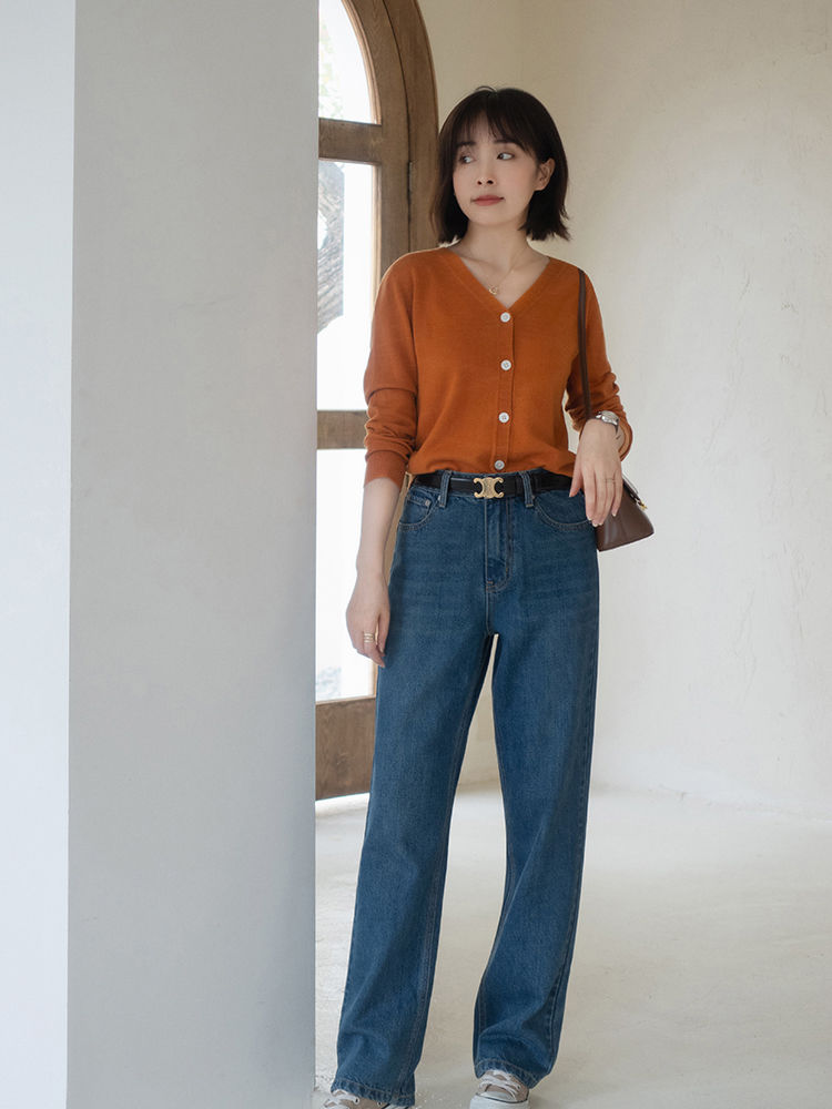 搭配|秋季，穿羊毛针织衫真的很美？搭配白色半身裙高级优雅，减龄时髦