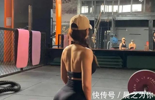 健身|29岁体育老师“健身照”曝出,身材好颜值高,网友:这身材太赞了