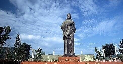 唐诗三百首$唐朝一小官一首诗道出宇宙真谛,杜甫甘拜下风,你肯定听过此诗