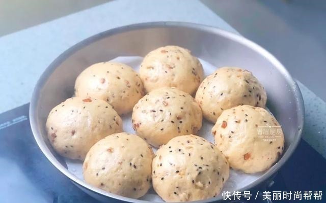 酵母粉|女人要想皮肤好,光吃红枣可不行,早餐多吃它,美白祛斑又水灵!