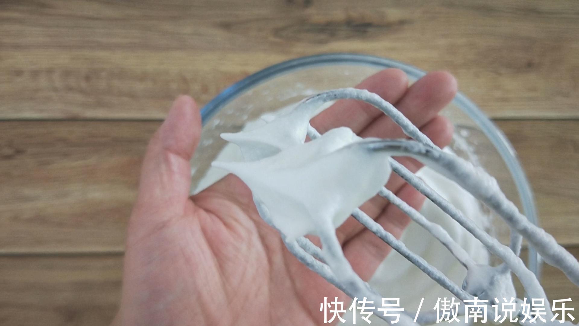 教你电饭锅做蛋糕，一搅一拌，柔软香甜，不塌不缩，一个都不够吃