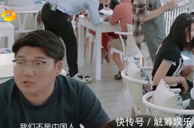 《中餐厅》杨紫认错同胞，谁注意她接下来的救场真给中国人长脸