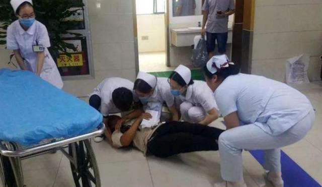 分娩|妻子分娩老公陪产,娃刚出生老公却吐了,护士别瞎捣乱