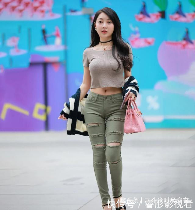 身材|牛仔裤藏肉更是显高,身材苗条婀娜,减龄显瘦优雅动人!