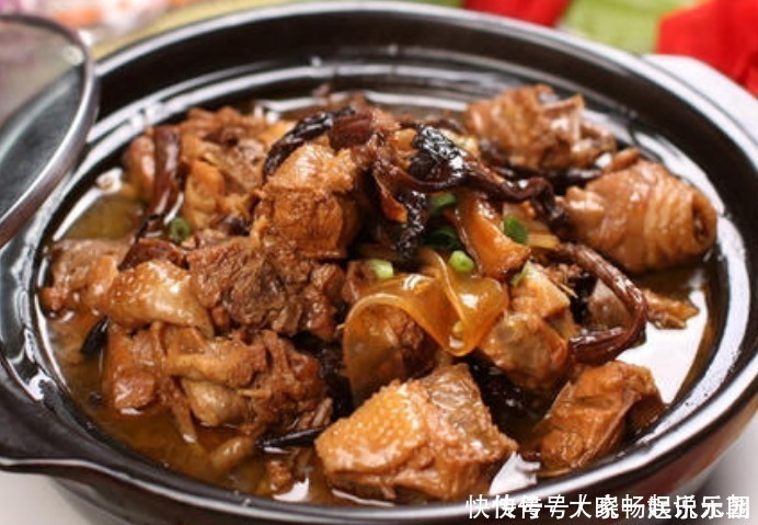 炖鸡时,先焯水还是直接炖都不对,学会这一招,在家也能当大厨