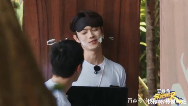 《奔跑吧兄弟》张哲瀚满脸泡沫唱《泡沫》,王嘉尔受悬崖秋千惩罚