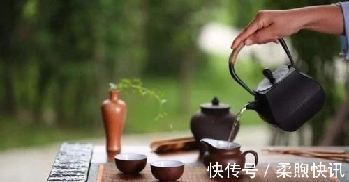 喝茶@红楼梦：贵族怎样饮茶？用什么水烹茶、用什么茶具喝茶都有讲究