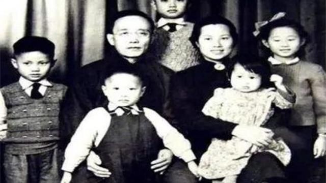  自尽|郭沫若去世后，妻子在遗物中发现一张旧照，不久后选择自尽