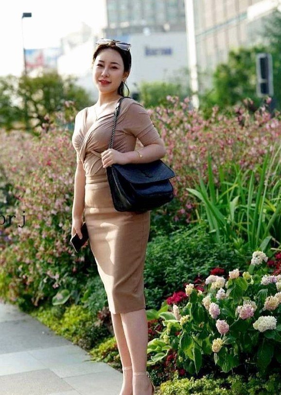 女人味十足|时尚辣妈这件套裙真的很美,彰显女人味十足