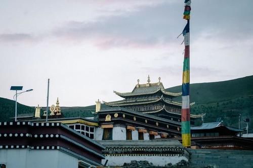 大山|合作最大的寺庙，占据一片大山，蔚为壮观