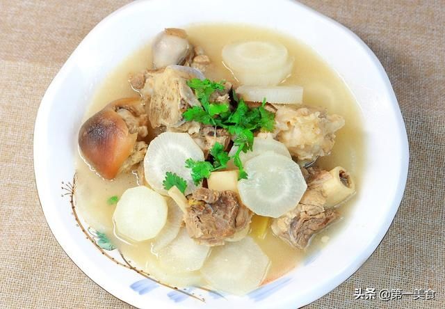 厨师|炖大骨头汤切记不要直接炖,厨师长教你一招,汤浓无腥味,味道鲜