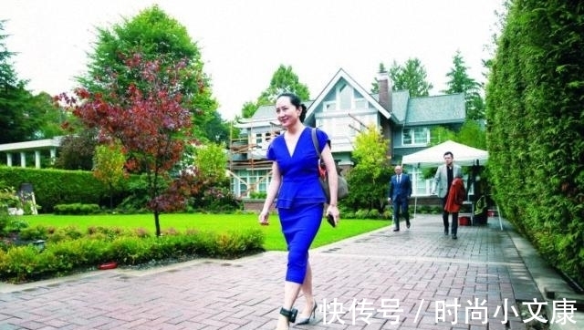 老公|孟晚舟老公低调又帅气,穿灰色西装默默护妻,用行动体现男人的担当