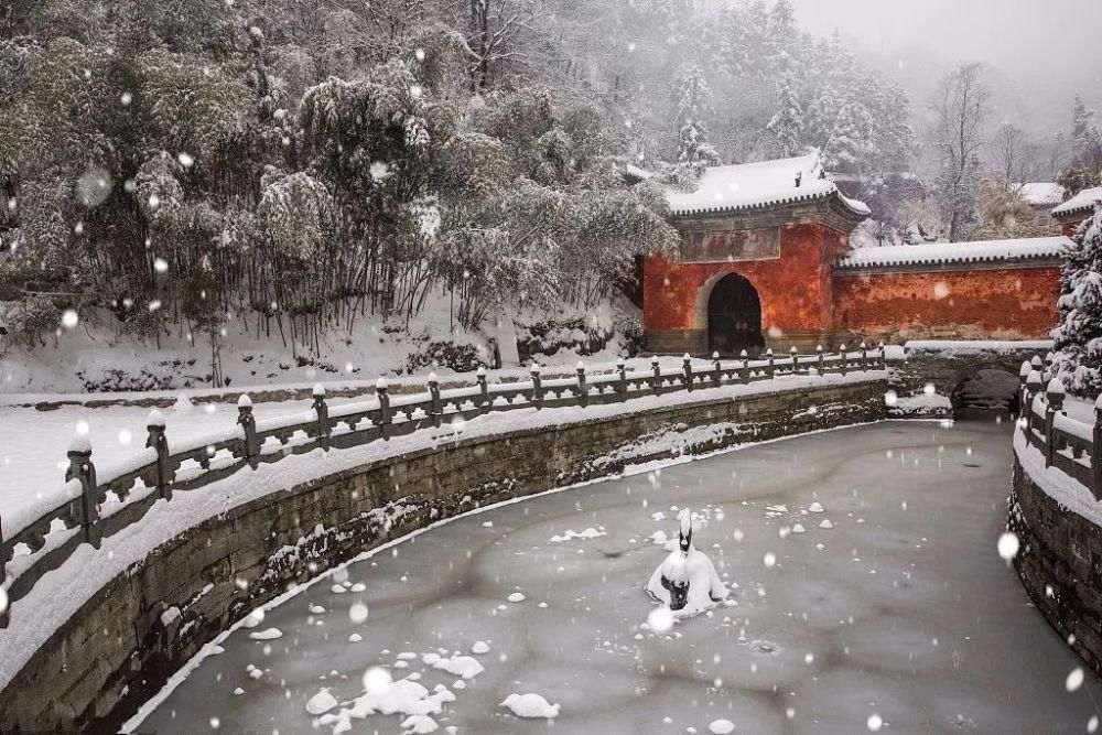 风雪|风雪武当山,仙境藏玄机!大雪封山时,道人、隐士都在干什么!