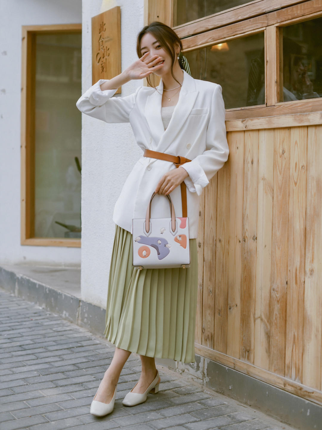 西装|黑白西装别乱穿,春天建议这样搭配,轻松打造非凡魅力