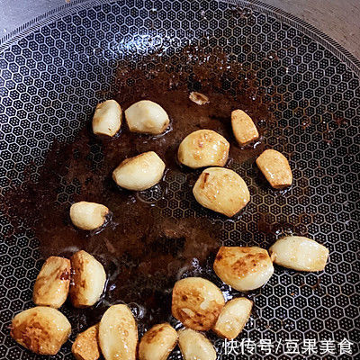 金蒜牛肉粒比补药营养，却不要钱