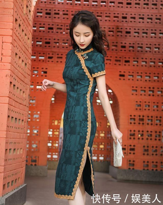 白水|路人街拍,姑娘肤白水嫩很漂亮,满满的贵气感