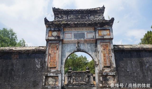 非洲|越南最有血性的皇帝，亲自领兵反击法国入侵，兵败后流放非洲而死