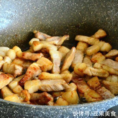 这道红烧肉烧芋头，分分钟光盘