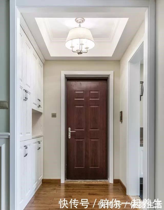 邻居|她只是在客厅打一排柜子,不想邻居都拍照学习,装修师傅也夸机智!