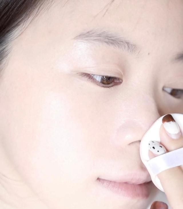 花西子|都说国货好,实则大翻车!花西子拔干卡粉,完美日记白送也不用