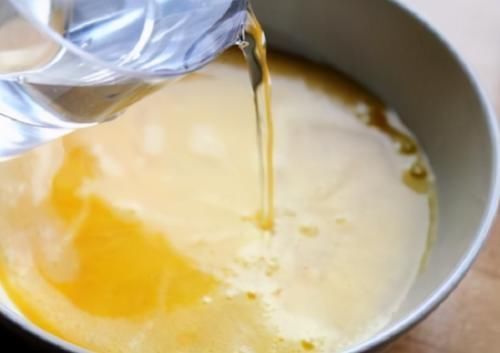 蛋液|蒸鸡蛋羹,加水直接下锅蒸是大忌!牢记这4窍门,蛋羹细滑如布丁