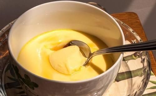 蒸鸡蛋羹|蒸鸡蛋羹时，万万不可用温水和凉水，用它代替，鸡蛋鲜嫩有营养