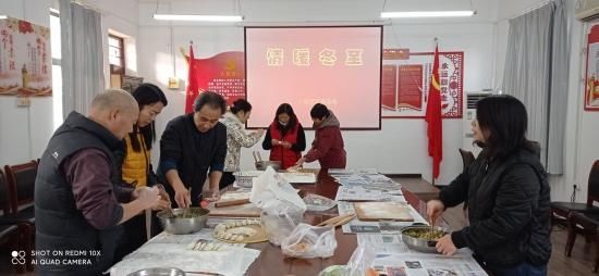  上街区|上街区实践基地开展“情暖冬至”包饺子活动