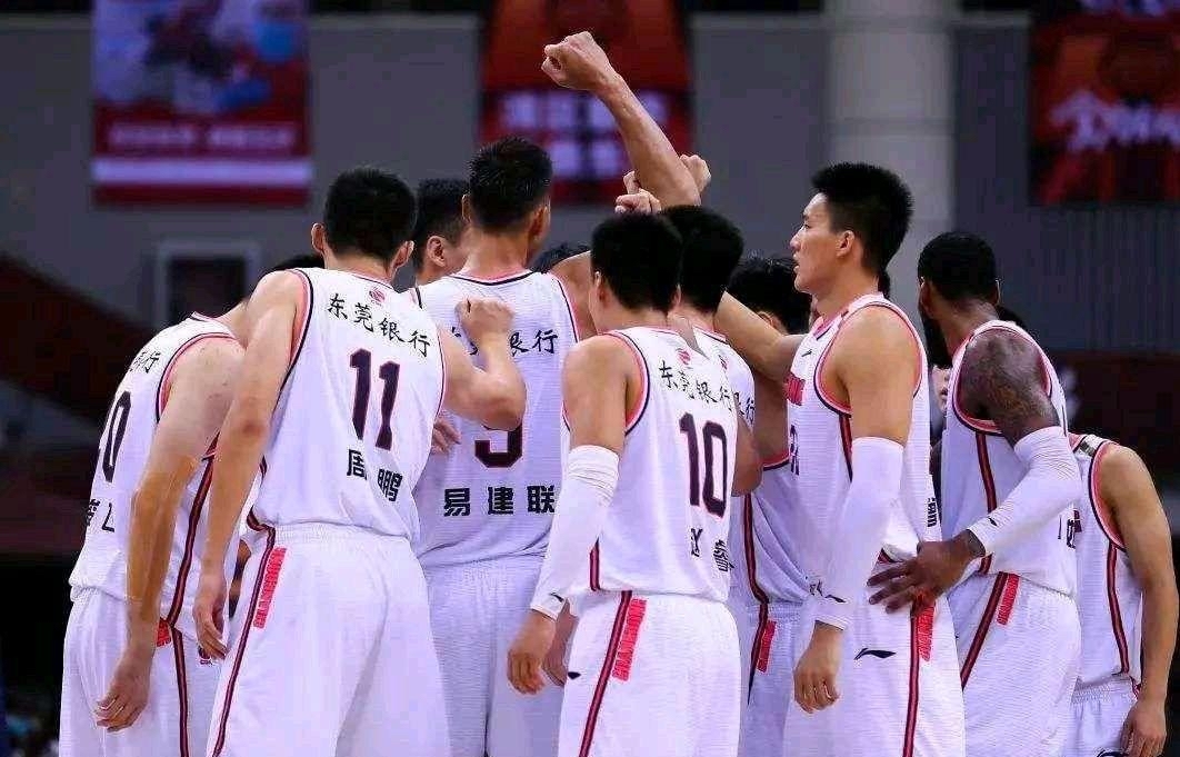 广东男篮|4连胜锁定前5,广东34分大胜四川,易建联22+12,MVP强势复苏